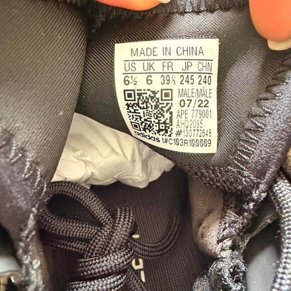 Yeezy QNTM white sneakers main image 5
